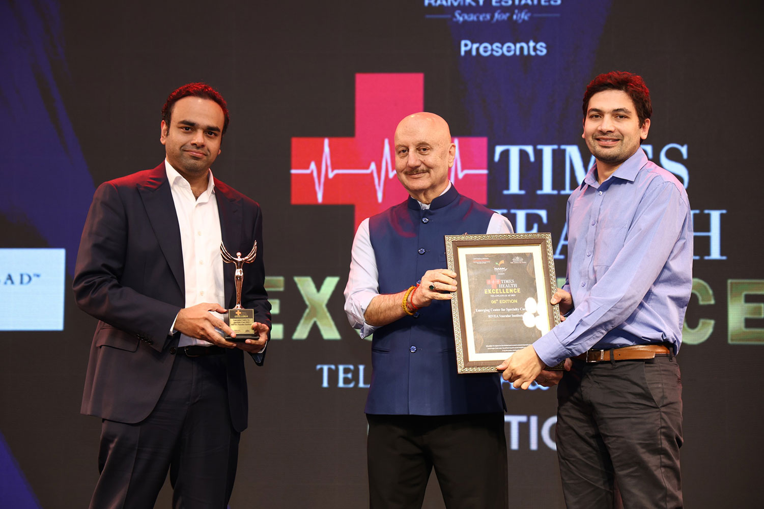 Award announcement banner – Rivea Vascular Emerging Centre for Specialty Care 2025